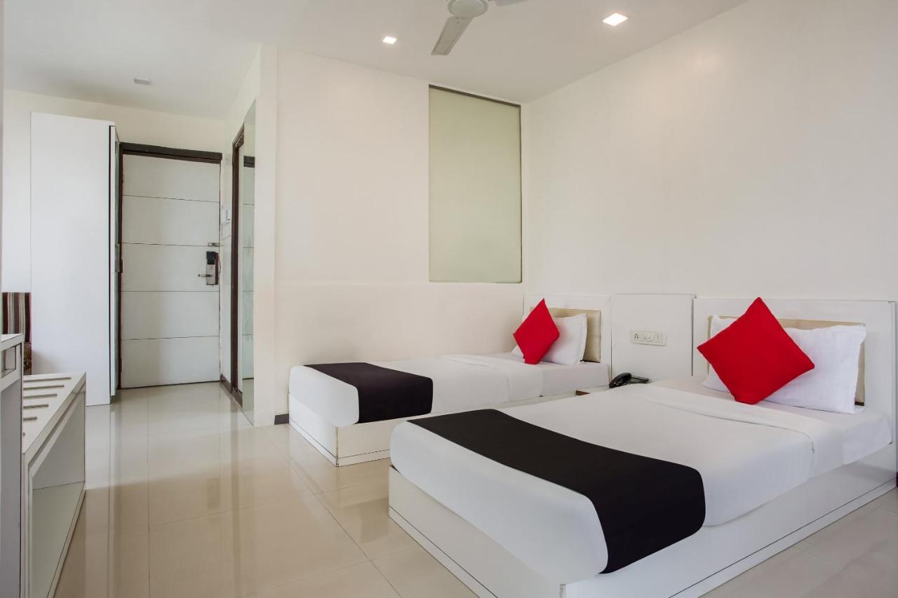 Capital O 35557 Hotel Aura Mumbai Exterior foto
