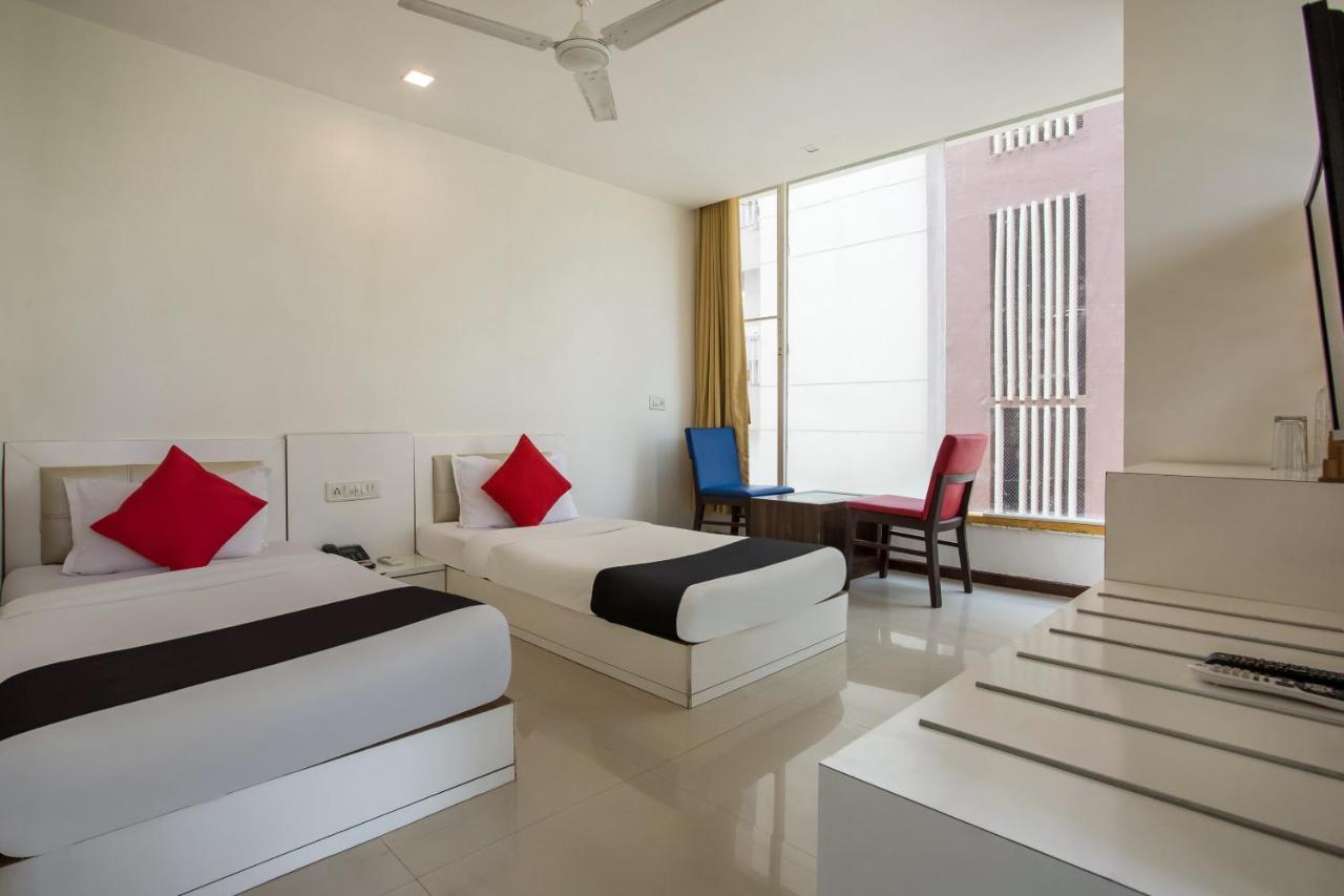 Capital O 35557 Hotel Aura Mumbai Exterior foto