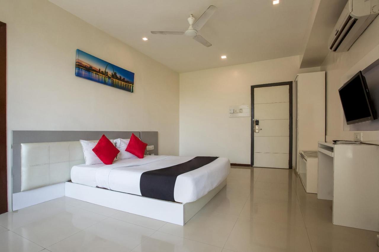 Capital O 35557 Hotel Aura Mumbai Exterior foto